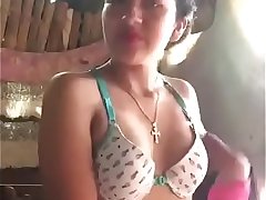 Desi Babe In Bra Flashing Her Juicy Tits